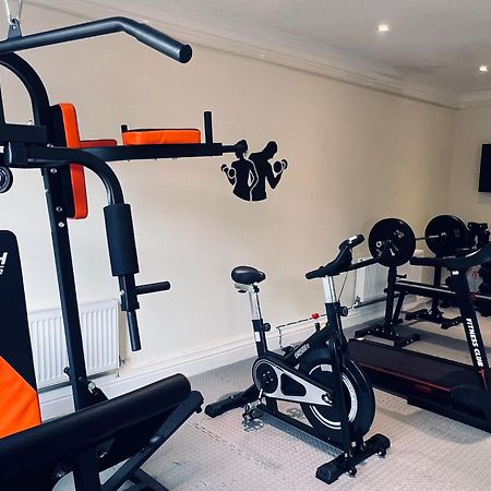 Ramada By Wyndham Cheltenham Golden Valley Екстериор снимка