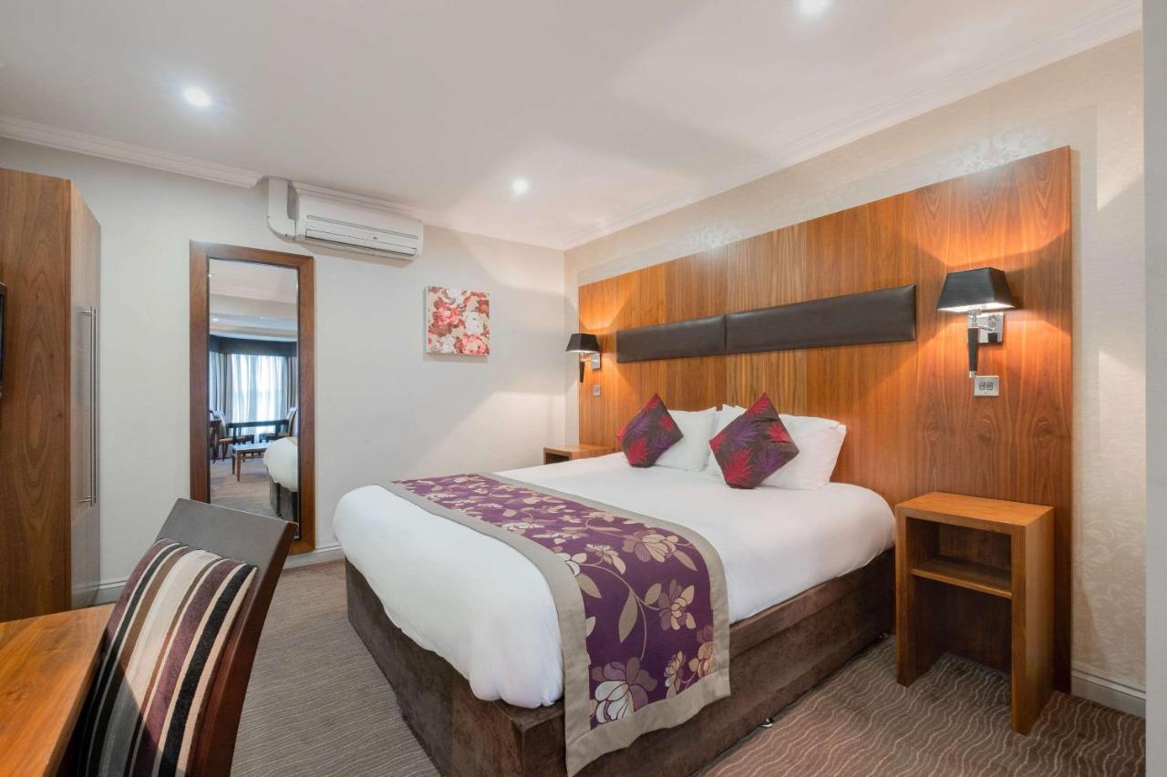 Ramada By Wyndham Cheltenham Golden Valley Екстериор снимка