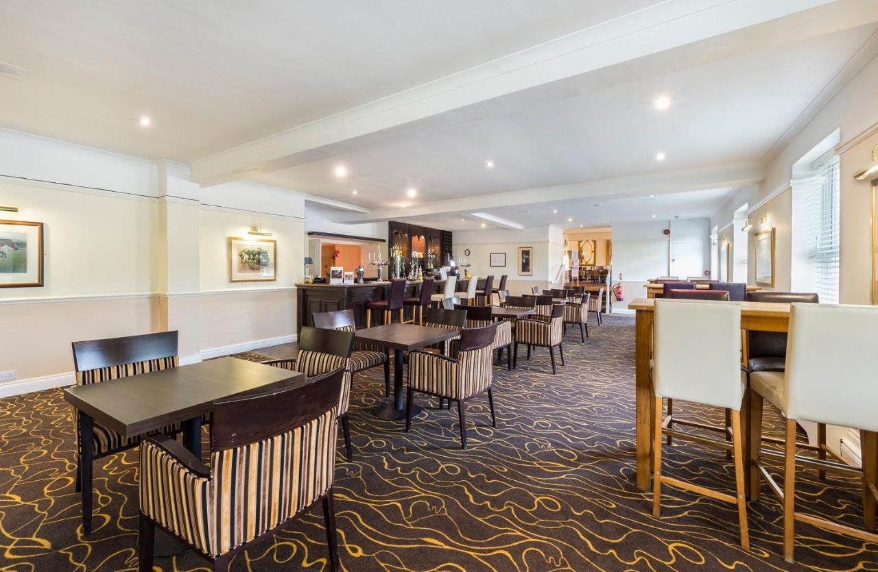 Ramada By Wyndham Cheltenham Golden Valley Екстериор снимка
