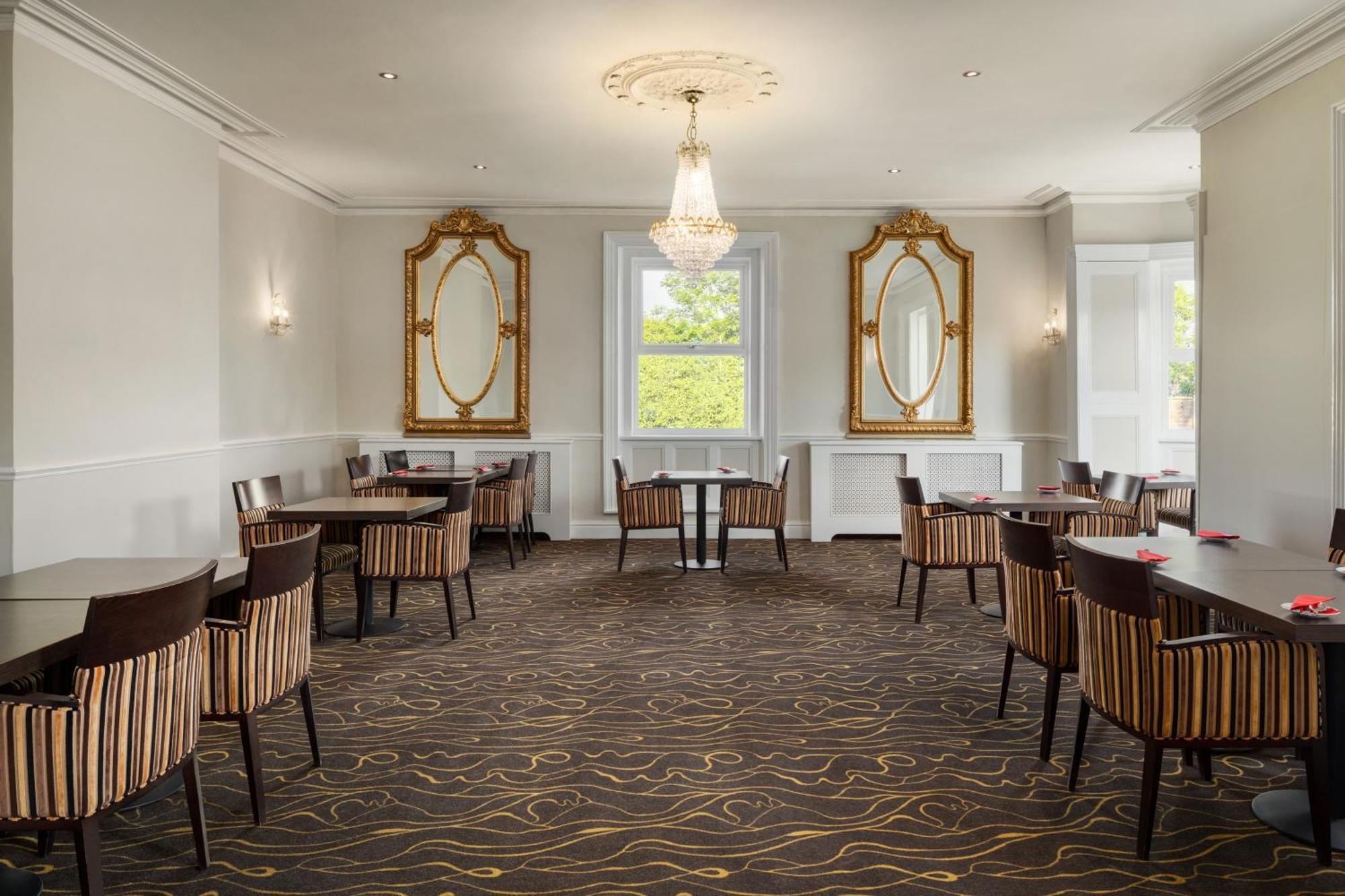 Ramada By Wyndham Cheltenham Golden Valley Екстериор снимка