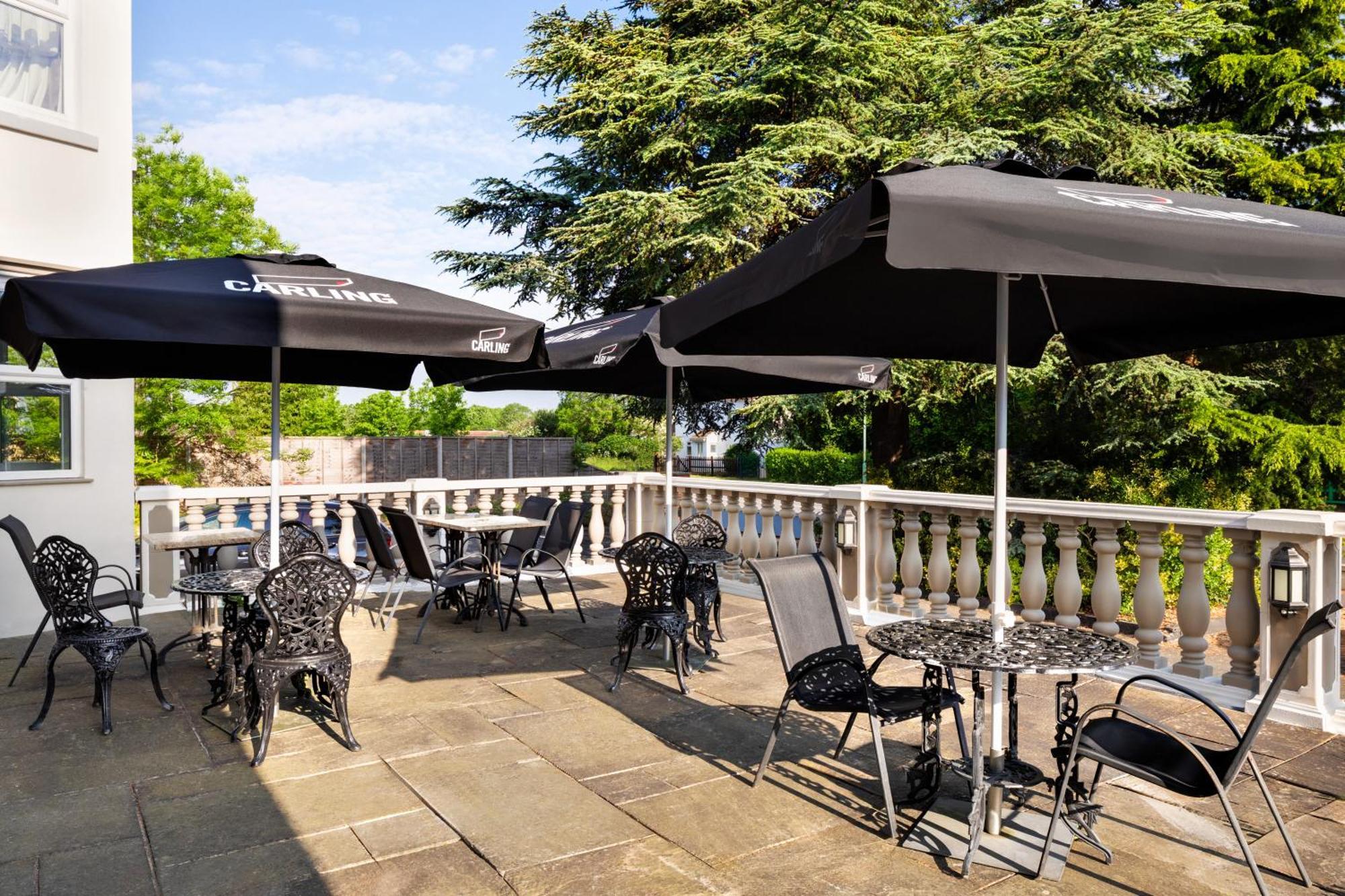 Ramada By Wyndham Cheltenham Golden Valley Екстериор снимка