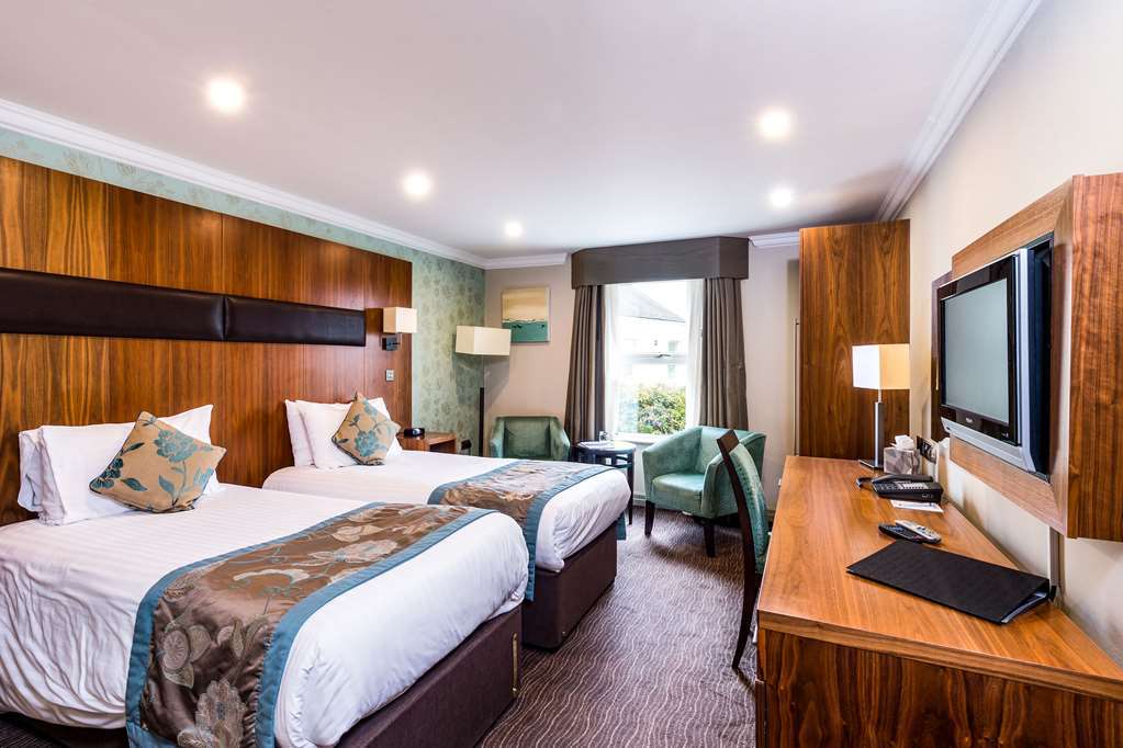 Ramada By Wyndham Cheltenham Golden Valley Стая снимка